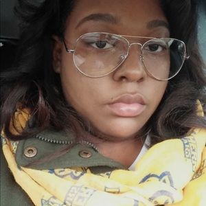 Meet your Posher, Shondrika